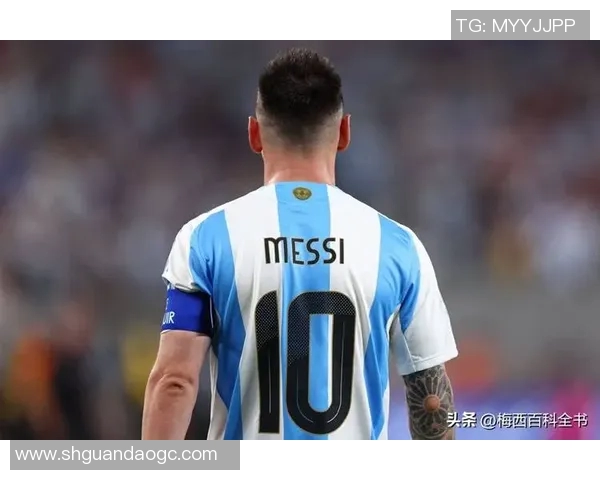 足球界巨星齐赞梅西技艺超群与人品卓越的精彩瞬间回顾